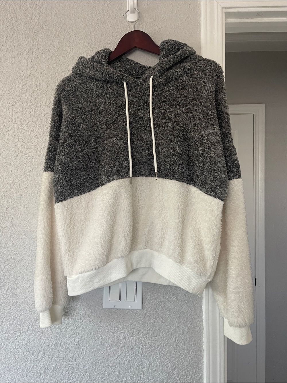 SHEIN Color Block Sherpa Teddy Fleece Hoodie Gray White Women’s Medium